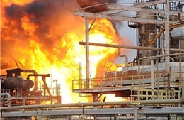 Hỏa hoạn nghiêm trọng tại nhà máy lọc dầu của Iran, ít nhất 100 công nhân bị thương